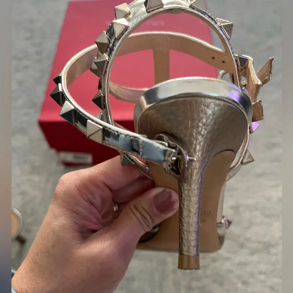 EUC Valentino Rockstud Pumps 65mm size 6 EU36 light gold - Picture 9 of 14